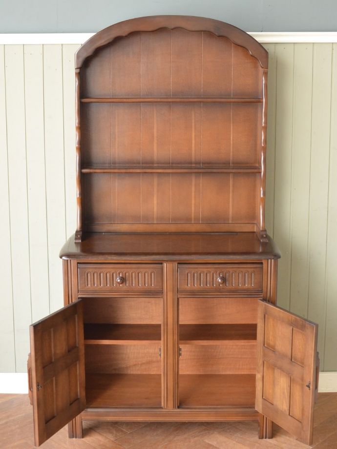 アンティークキャビネットの扉の中