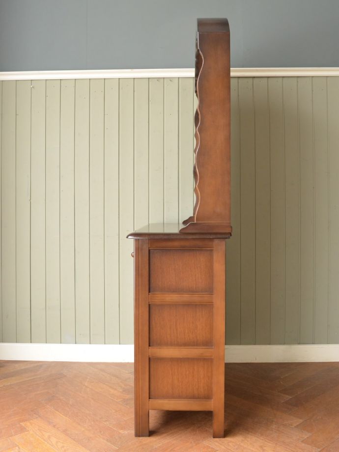 オープンシェルフの側面