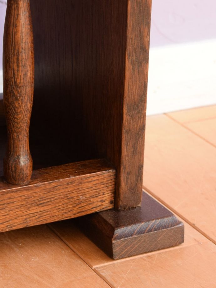 マガジンラックの脚