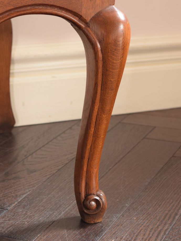 アンティークチェストの脚