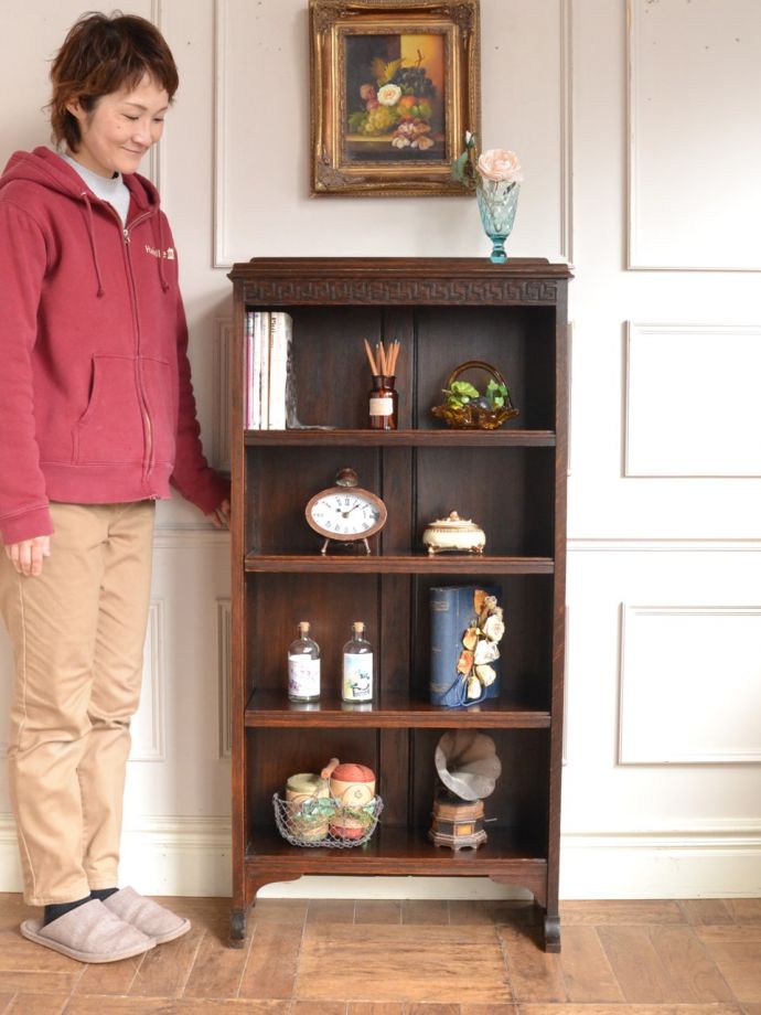 アンティークのオープンシェルフ