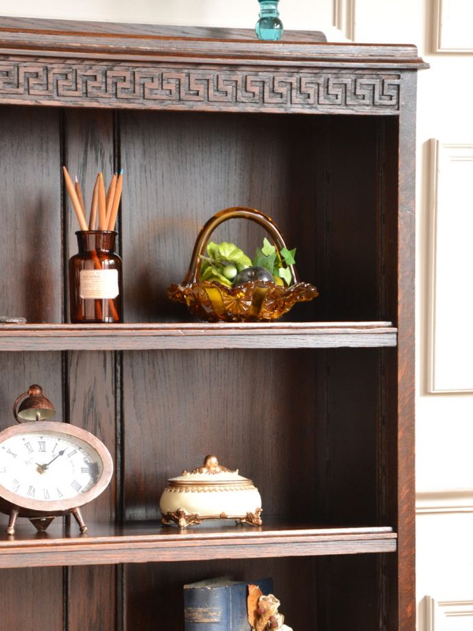 アンティーク家具らしい美しい木目