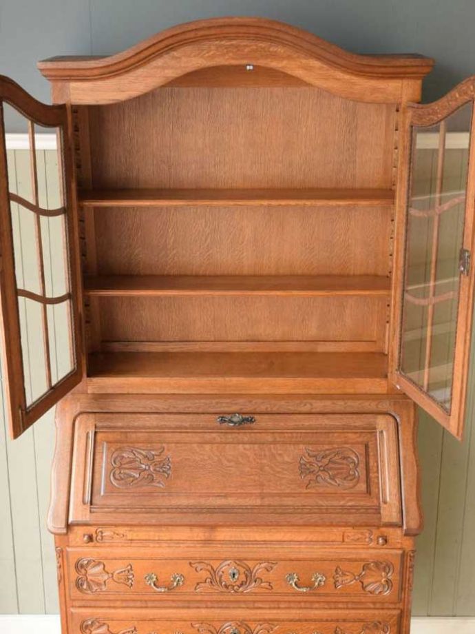 アンティークビューローの扉の中