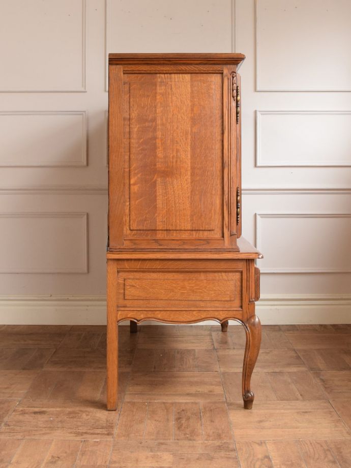 サイドボードの側面