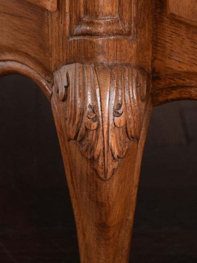 アンティークらしい彫