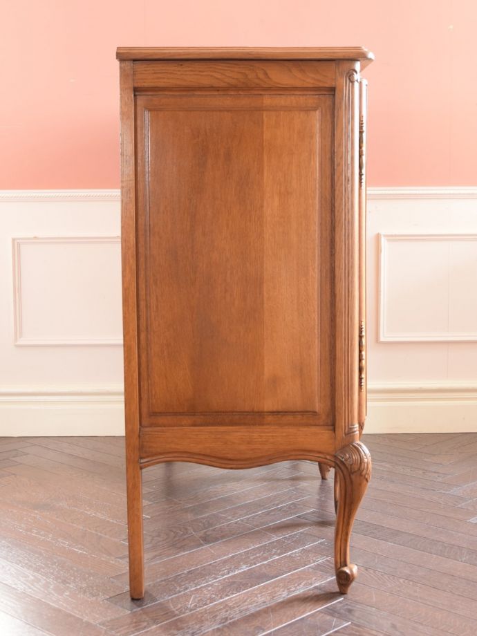 サイドボードの側面