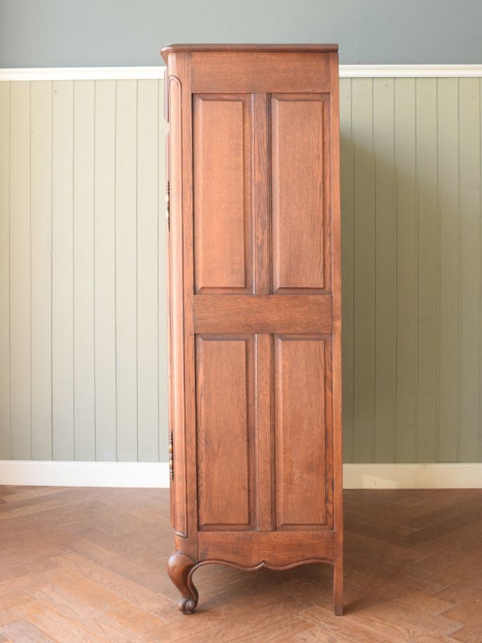 サイドボードの側面