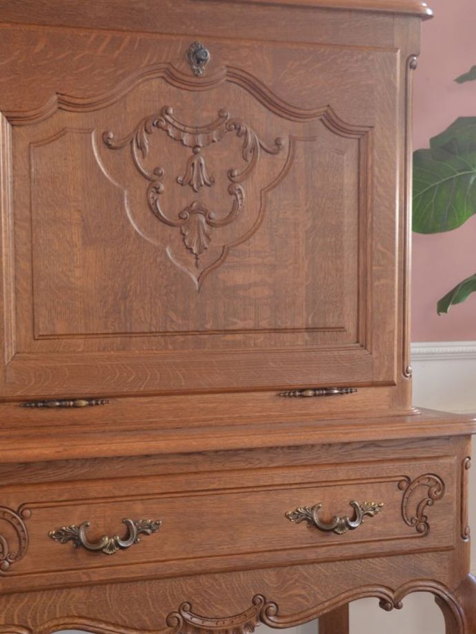 フランスのアンティークらしい美しい彫