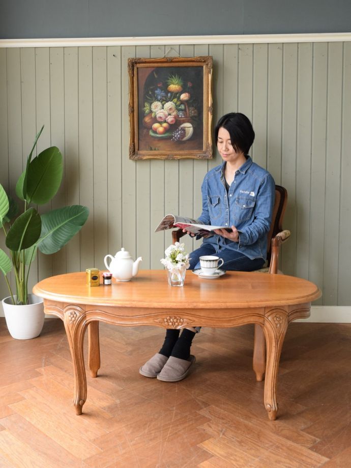 フランスの優雅なコーヒーテーブル