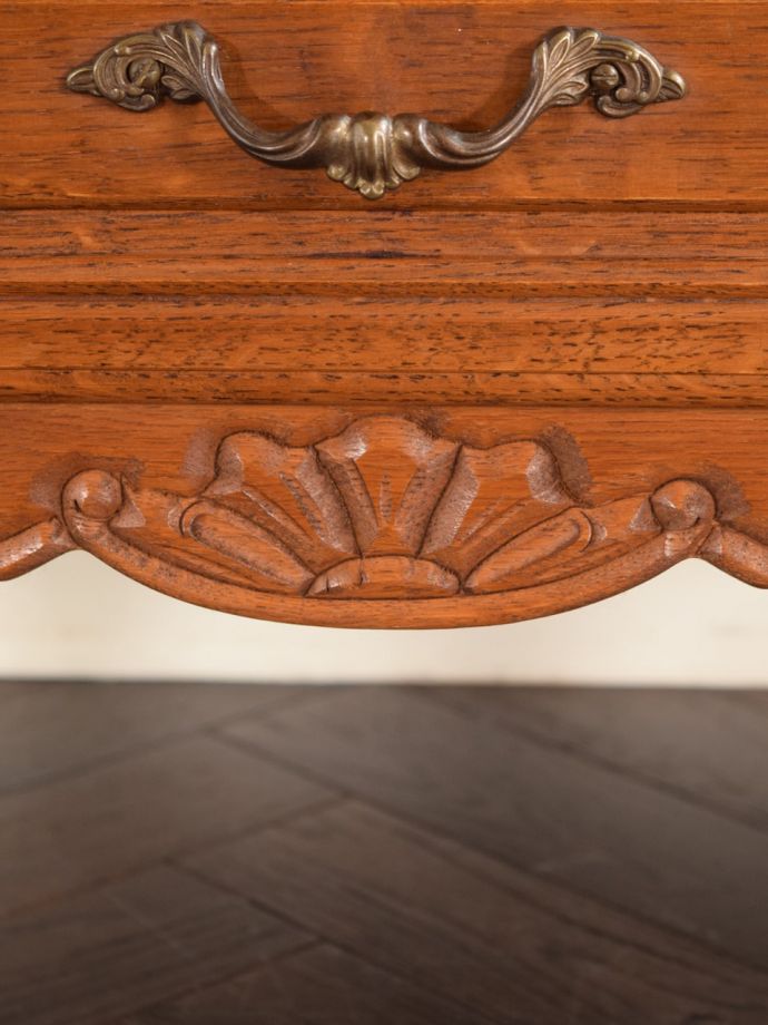 フランスらしい彫