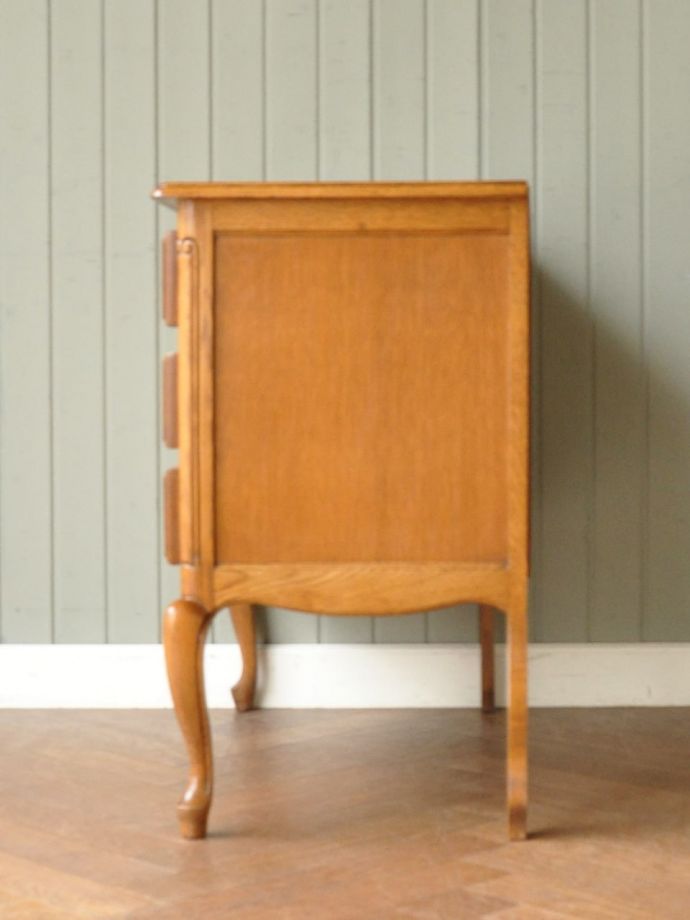 アンティークチェストの側面