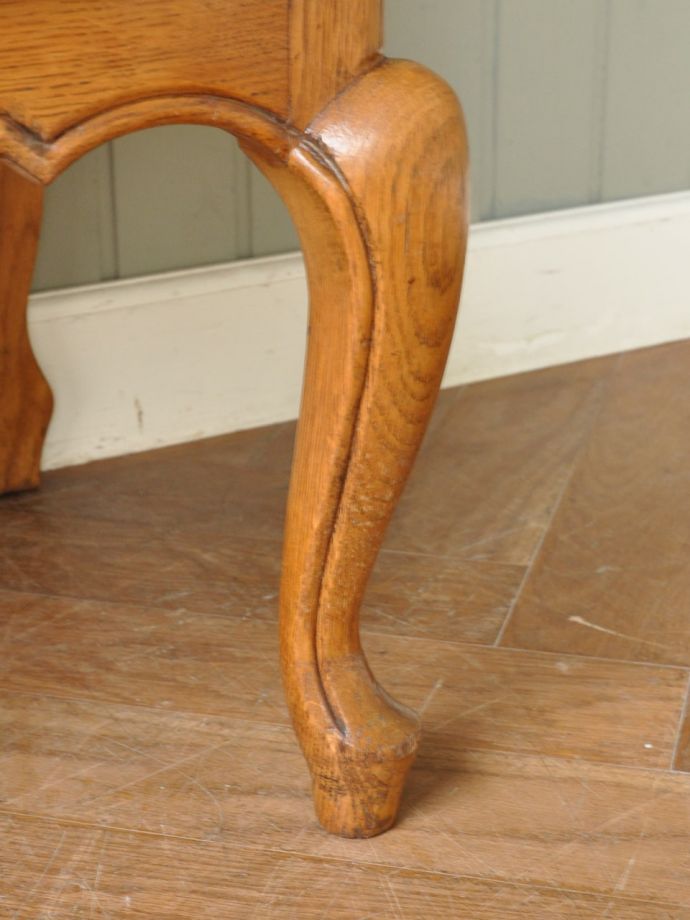 アンティークチェストの脚