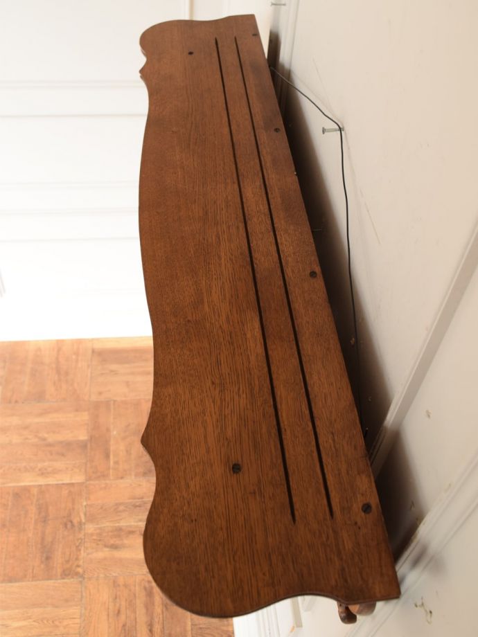 アンティークのウォールシェルフの天板