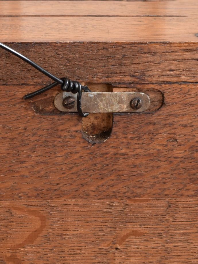 アンティークシェルフの金具