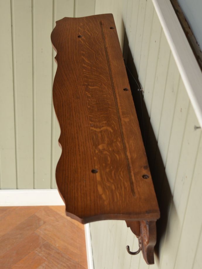アンティークのウォールシェルフの天板