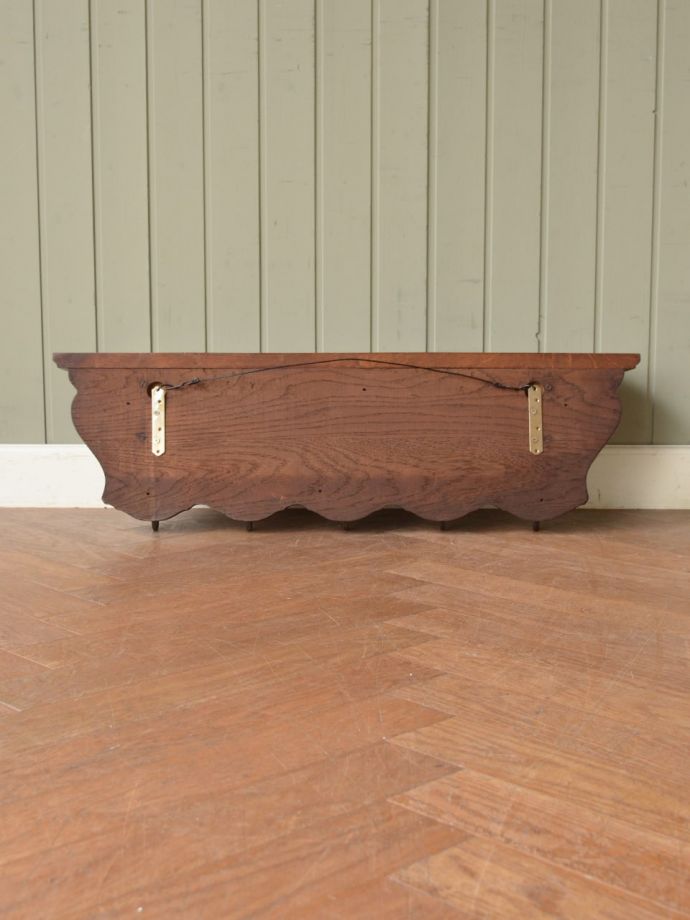 ウォールシェルフの裏