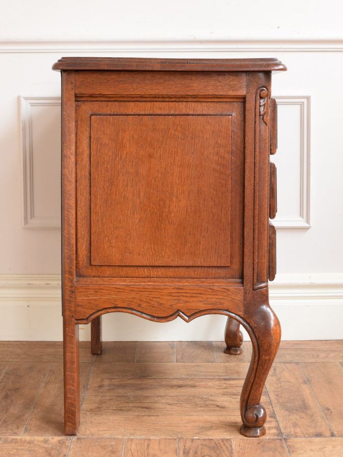 アンティークチェストの側面