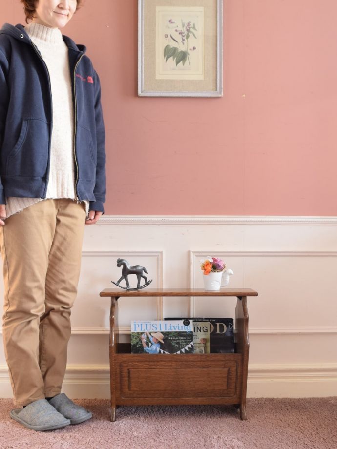 アンティークのおしゃれなマガジンラック