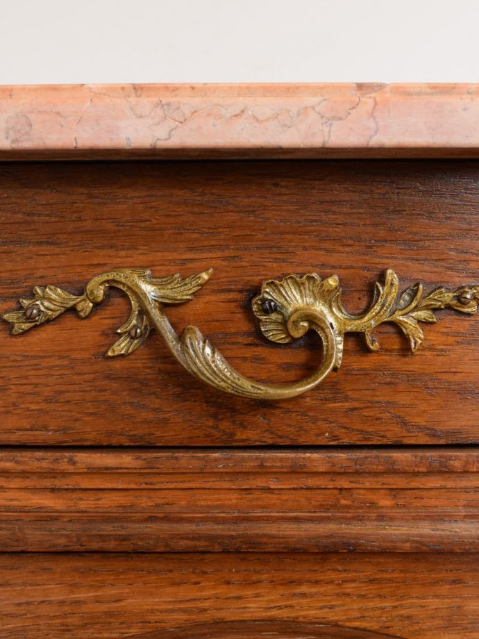 キャビネットの取っ手