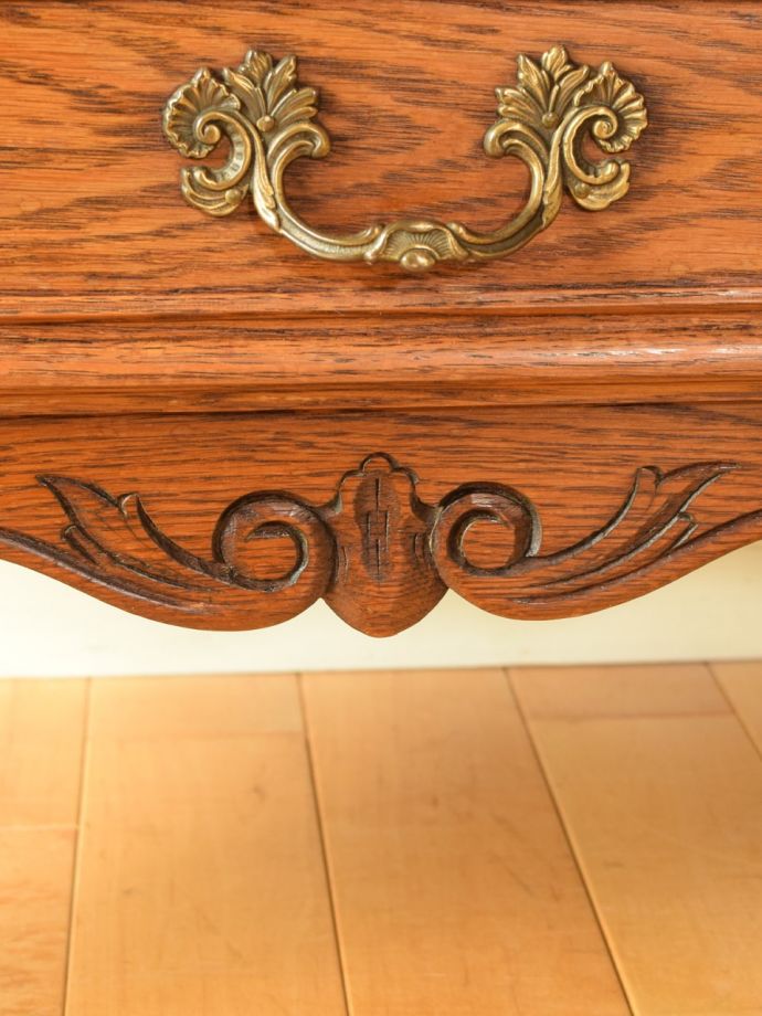 フランスらしい彫