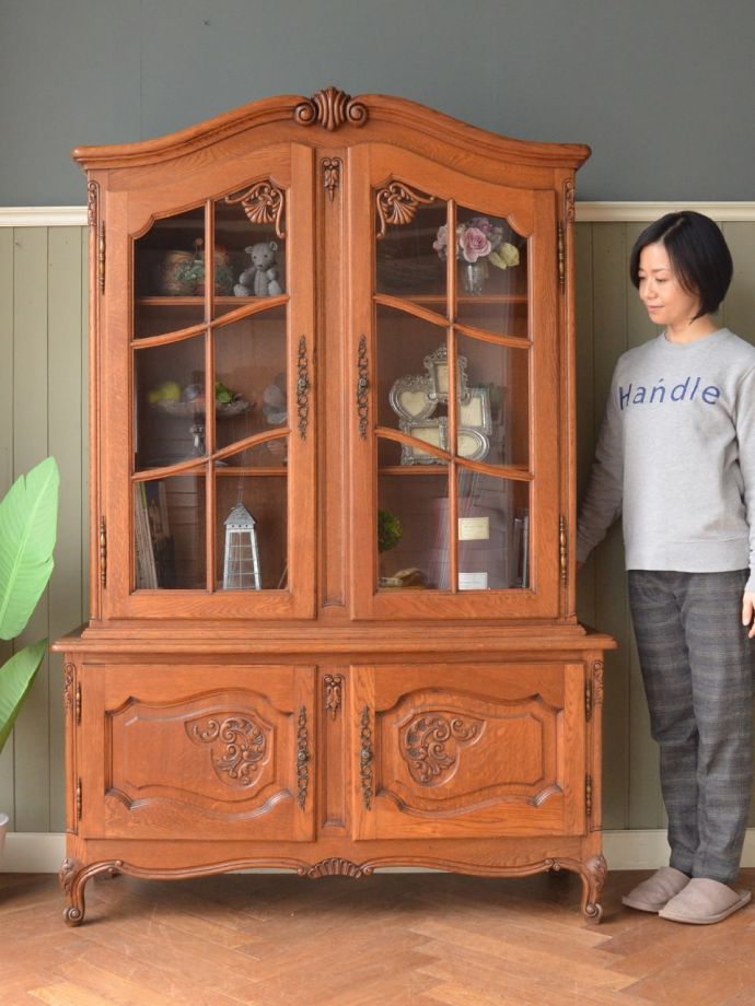 フランスの優雅なキャビネット