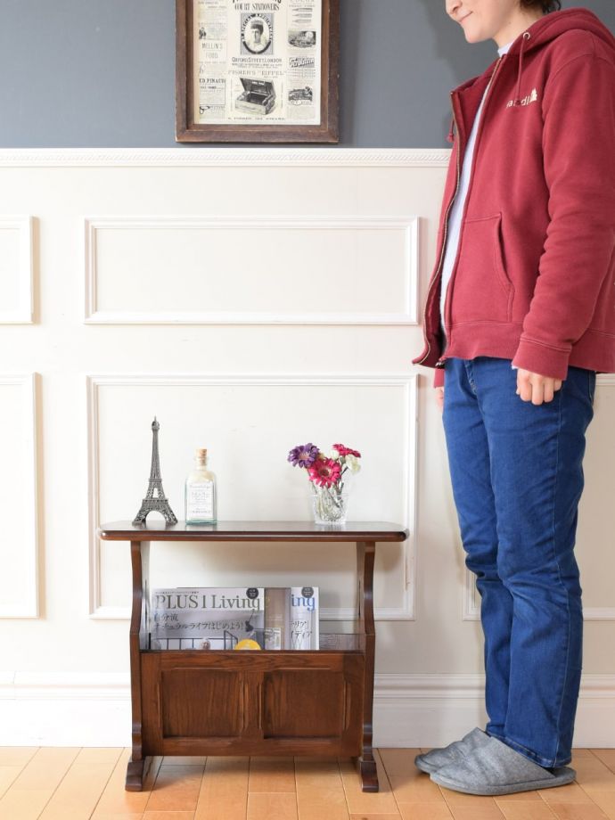 アンティークのおしゃれなマガジンラック