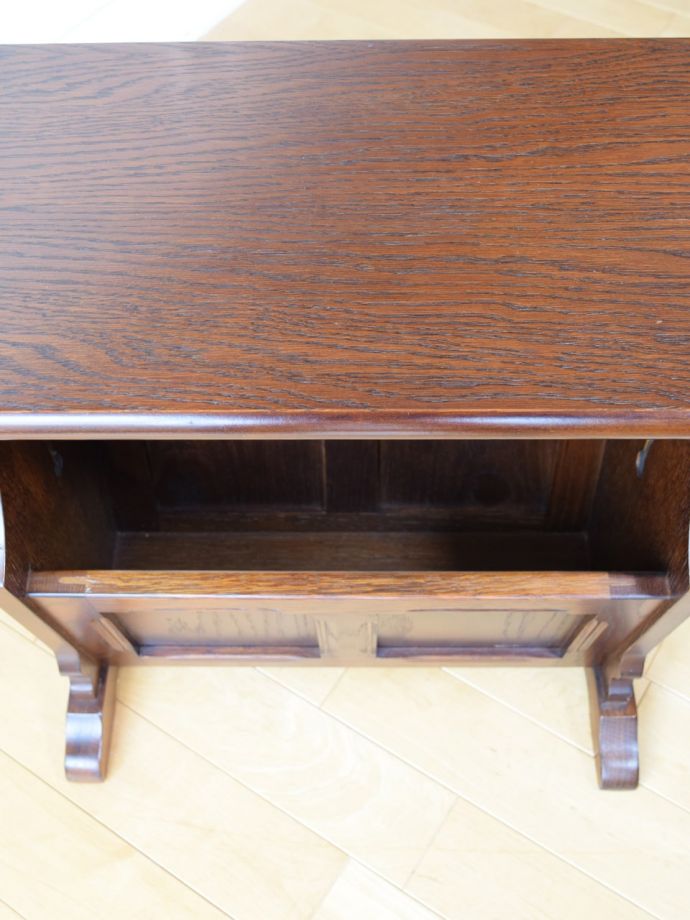 マガジンラックの天板