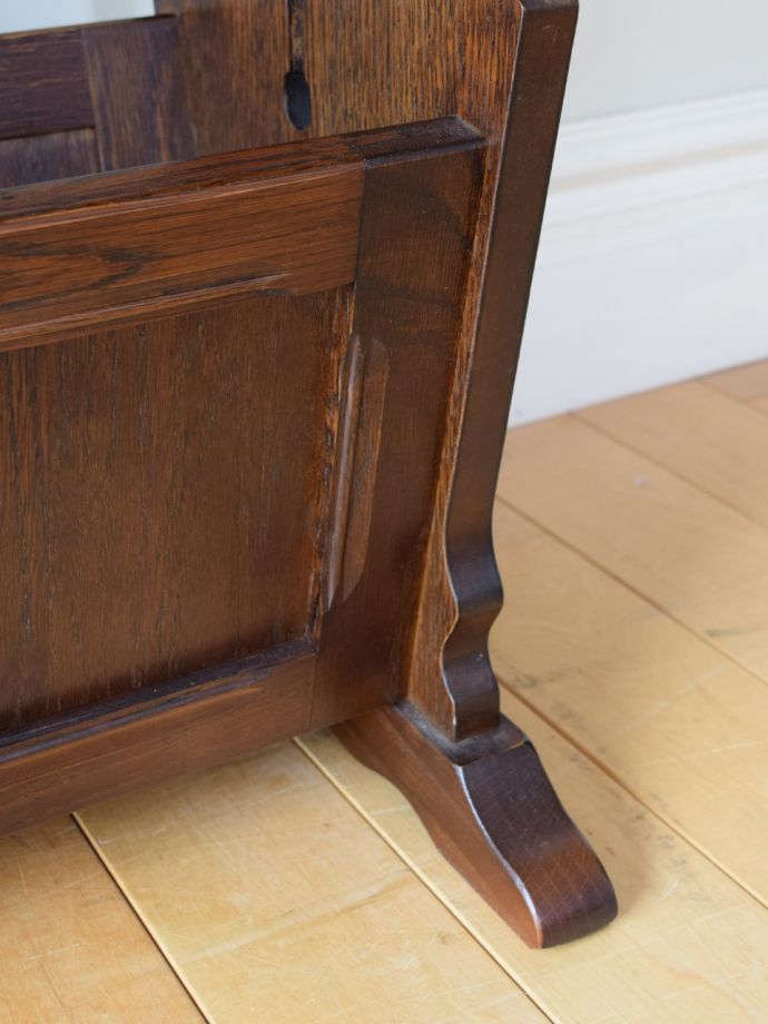 マガジンラックの脚