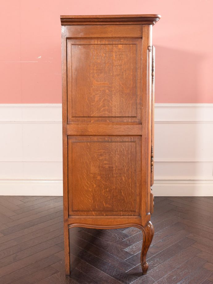 サイドボードの側面