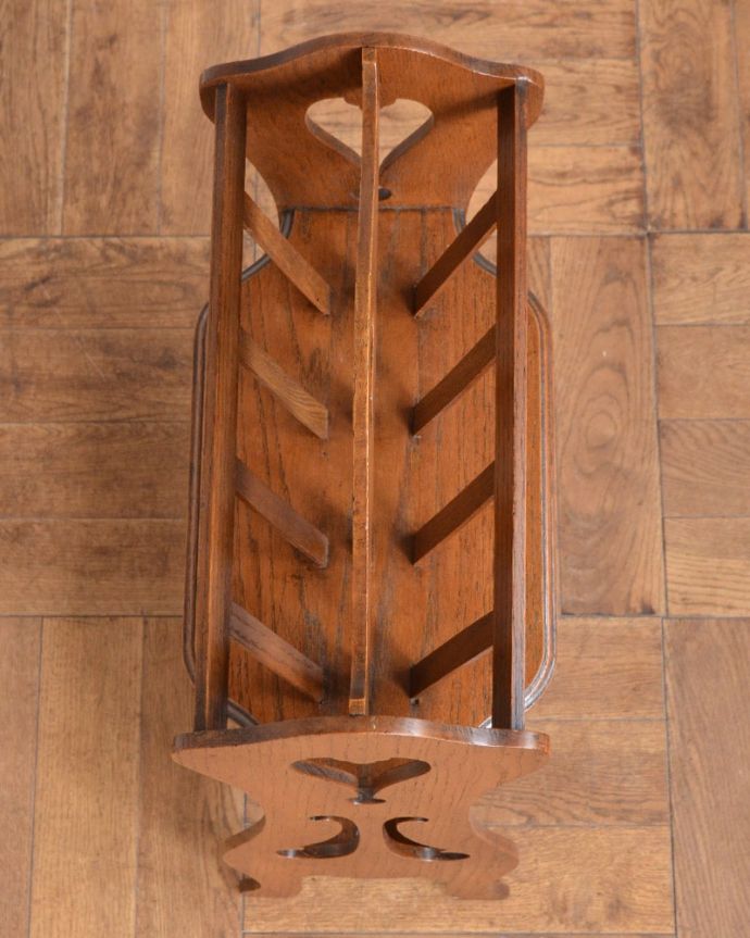 アンティークのマガジンラック