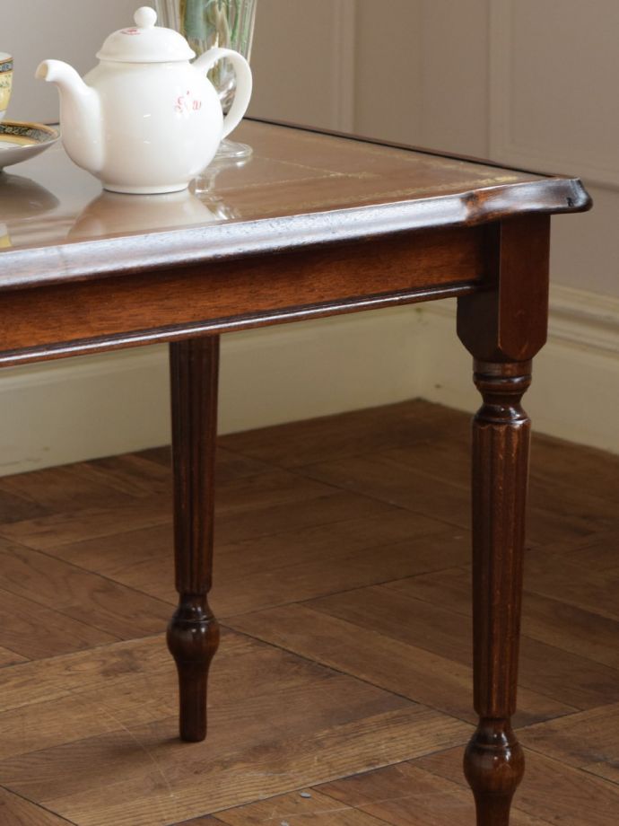 英国のアンティーク家具らしいデザイン