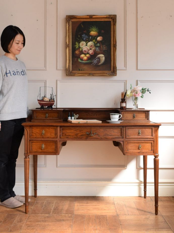 アンティークのおしゃれなデスク