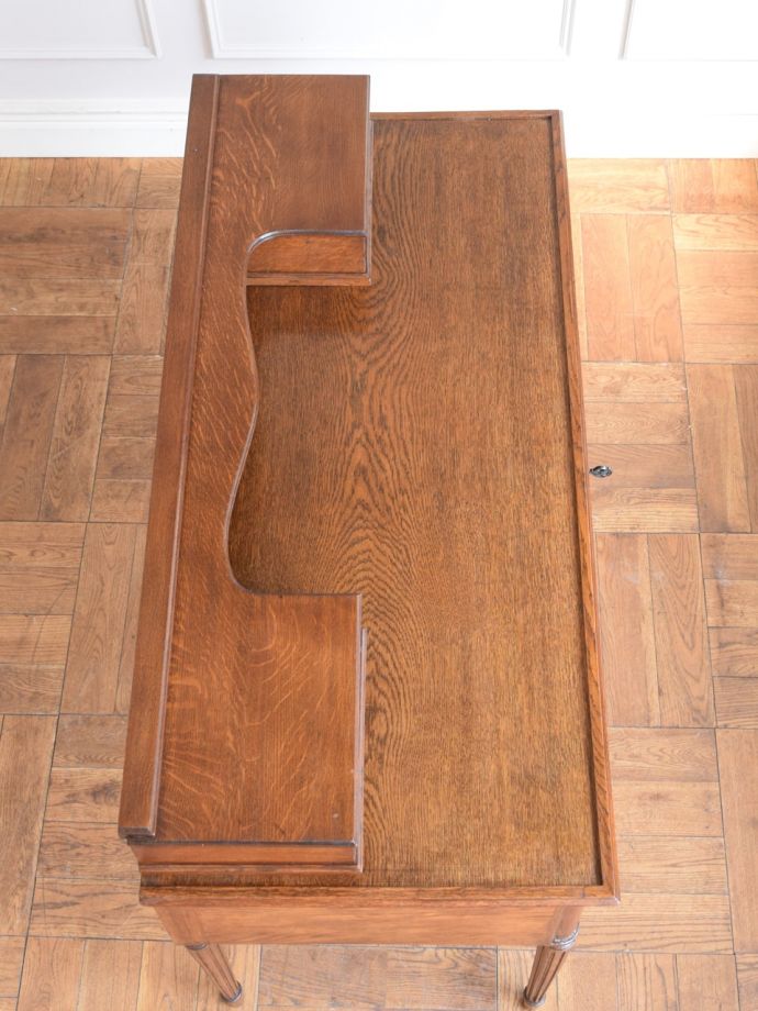 書斎机の美しい天板