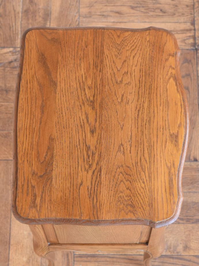 サイドチェストの天板