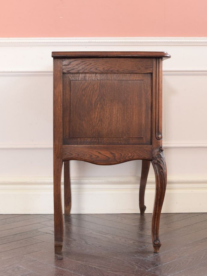 アンティークチェストの側面