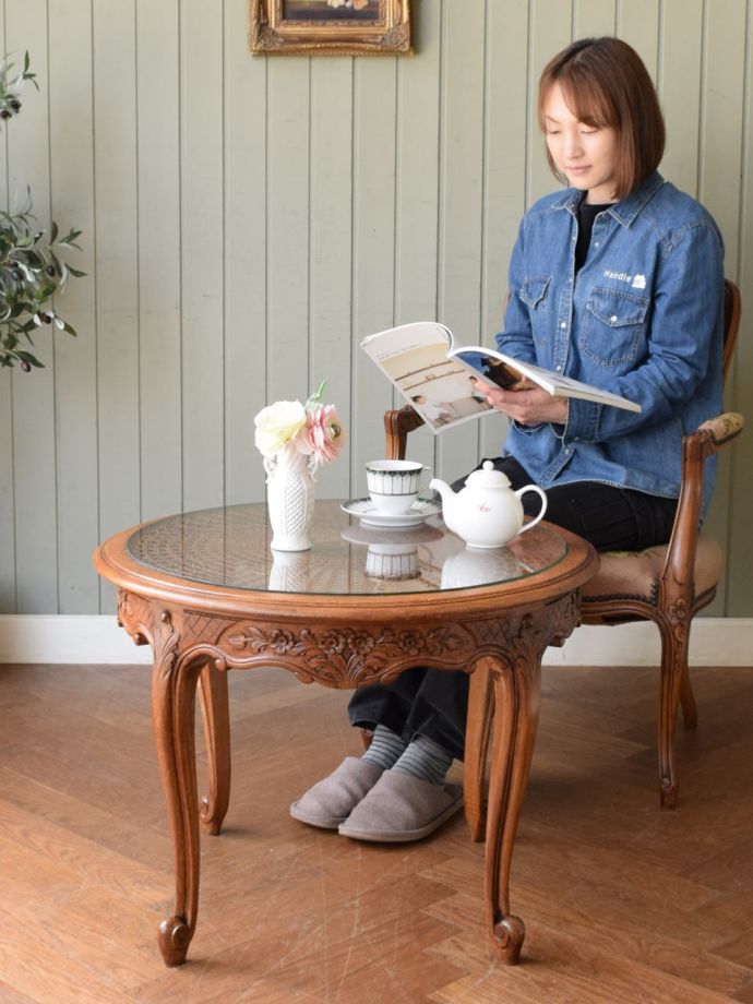 フランスの優雅なコーヒーテーブル