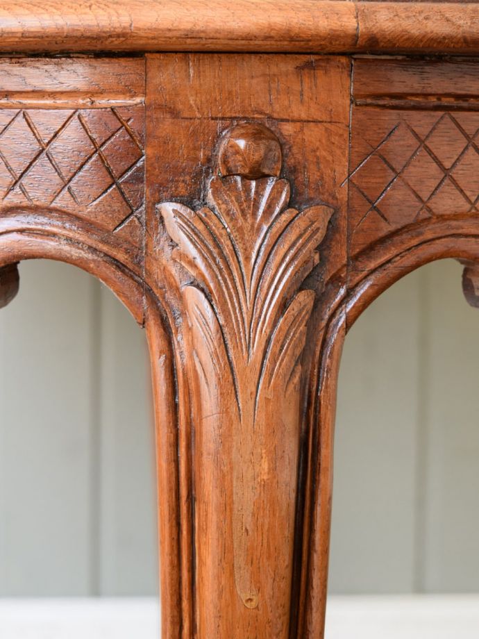 フランスらしい彫