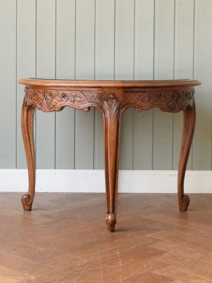 コーヒーテーブルの側面