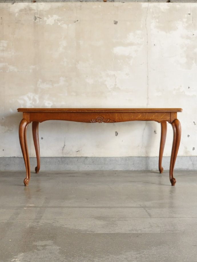 伸長式テーブルの側面