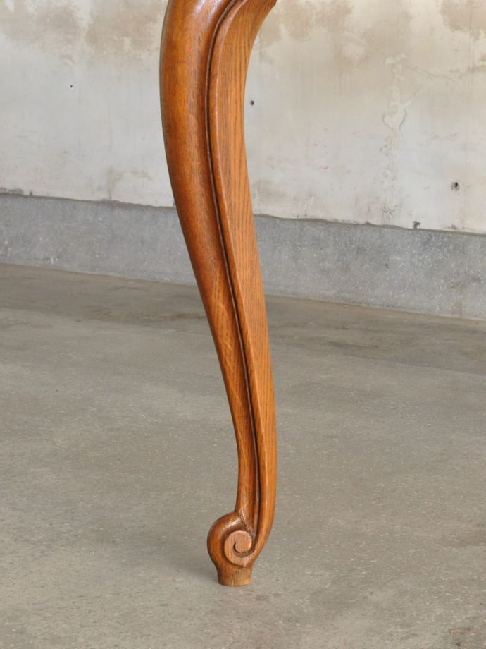 アンティークテーブルの脚