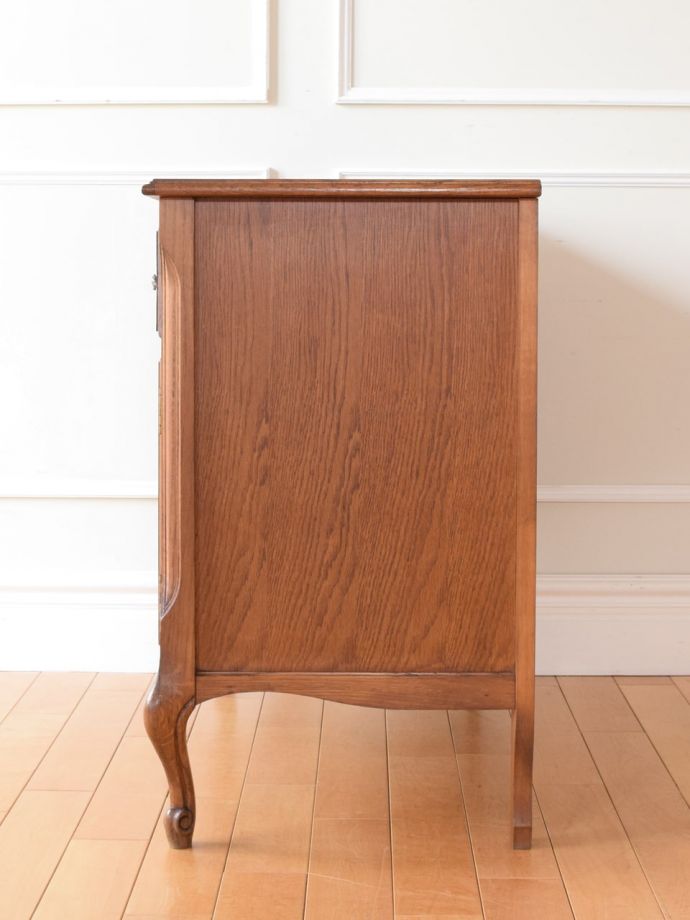 サイドボードの側面