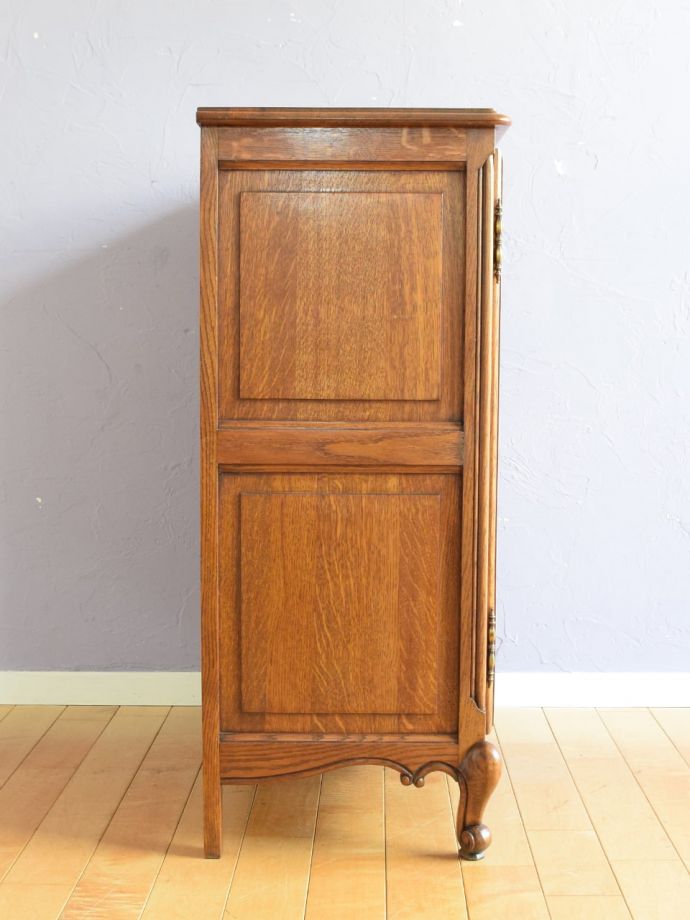 サイドボードの側面