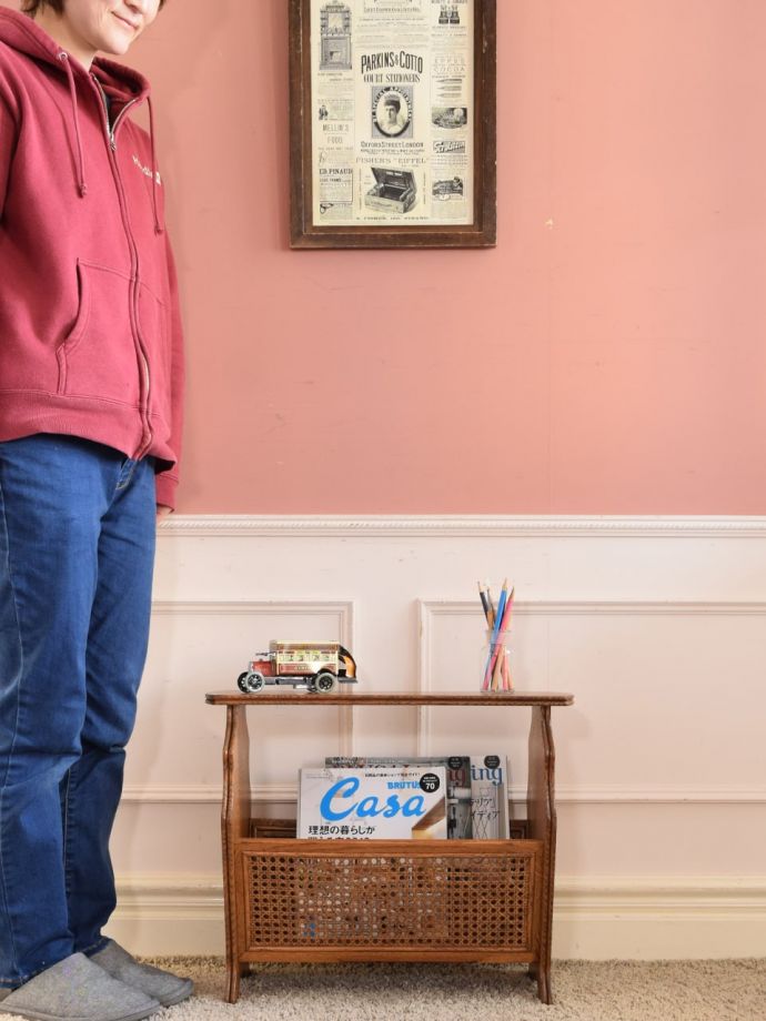 アンティークのおしゃれなマガジンラック