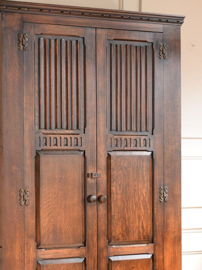 アンティーク家具らしさが漂うワードローブ