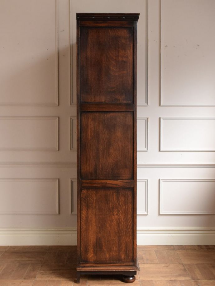 ワードローブの側面