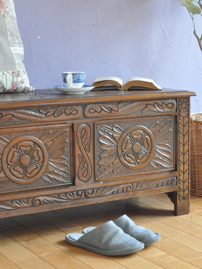 アンティーク家具らしさが漂う装飾