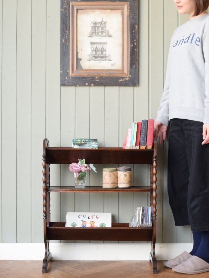 アンティークのおしゃれなマガジンラック