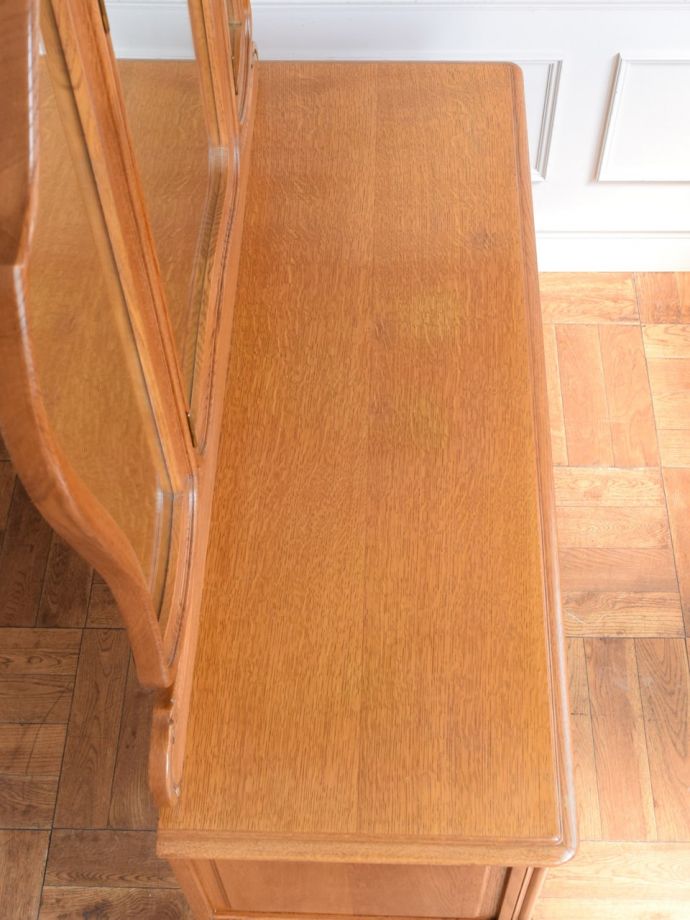 アンティークドレッサーの天板