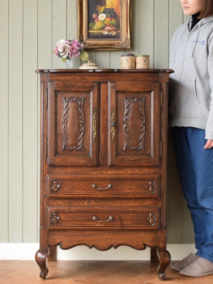 フランスの優雅なサイドボード