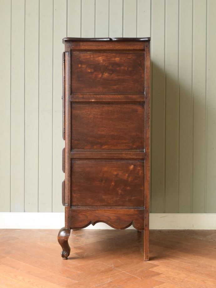 サイドボードの側面